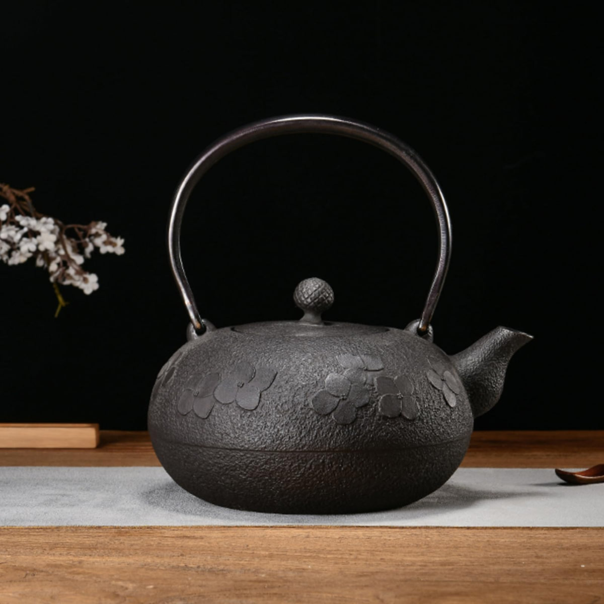 Cast Iron Teapot, Stovetop Safe Tea Kettle With handle, Asian Style Handmade Tea Pot For Home Camping Outdoor Use(1.2L, BlackA)