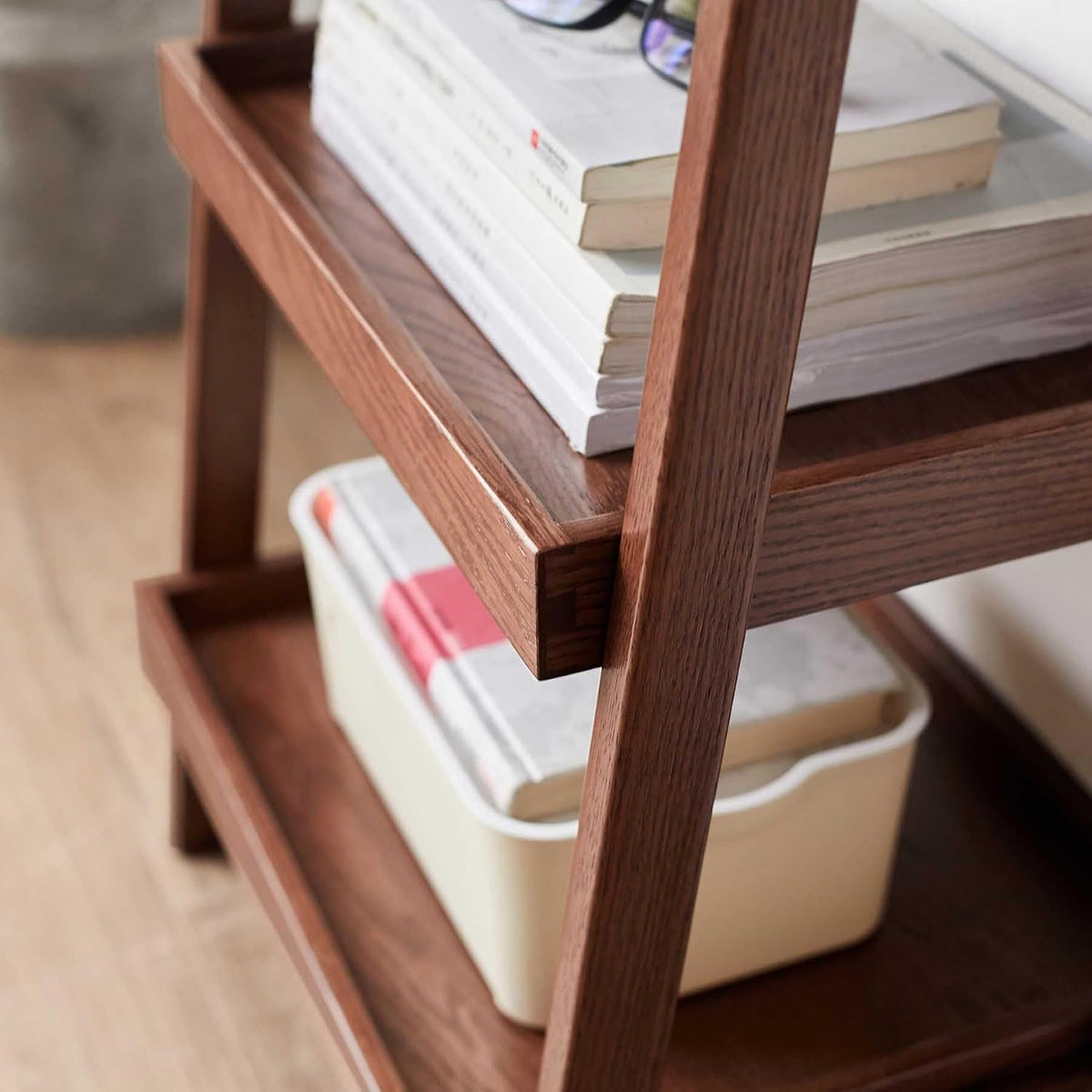 HRVEOCEI 17.72” Small Bookshelf, 3 Tier Ladder Shelf, Wood Side Shelf for Living Room Bathroom Bedroom, Oak, Mini, Vintage, Portable, Easy Assembly, Double Stability (Walnut)