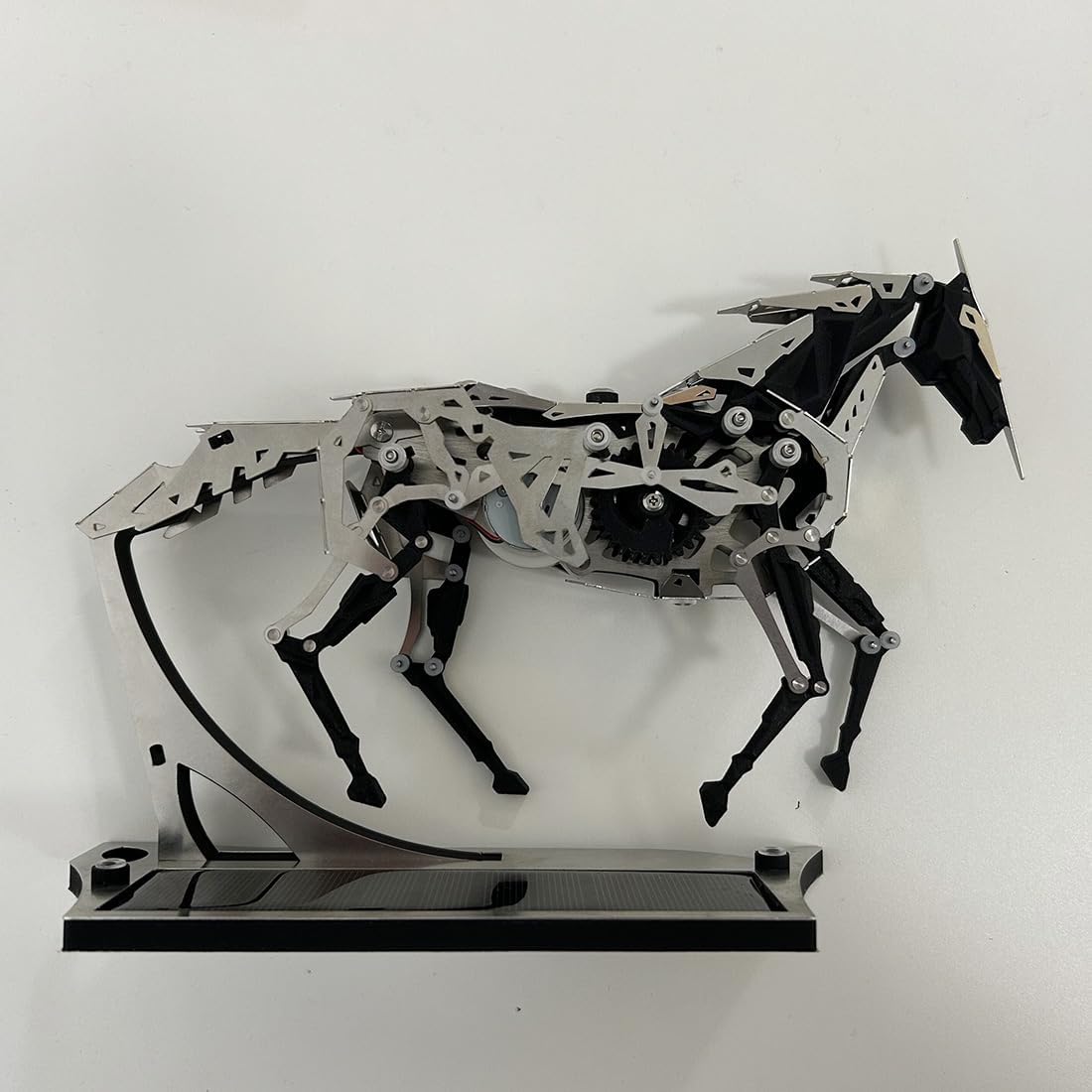 Solar-Powered Mechanical Horse Model Kit, 3D Metal Puzzle for Adults, DIY Moving Gear Sculpture with Stainless Steel Transmission, Industrial Style Desk Decor & STEM Building Kit (165PCS)
