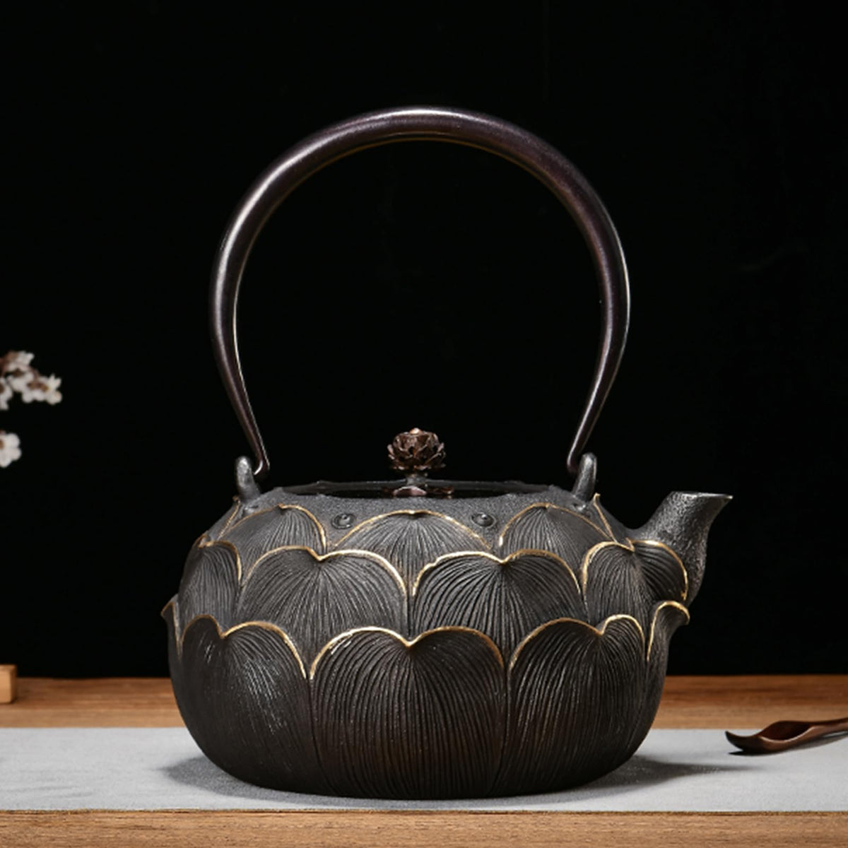 Cast Iron Teapot, Stovetop Safe Tea Kettle With handle, Asian Style Handmade Tea Pot For Home Camping Outdoor Use(1.2L, BlackC)