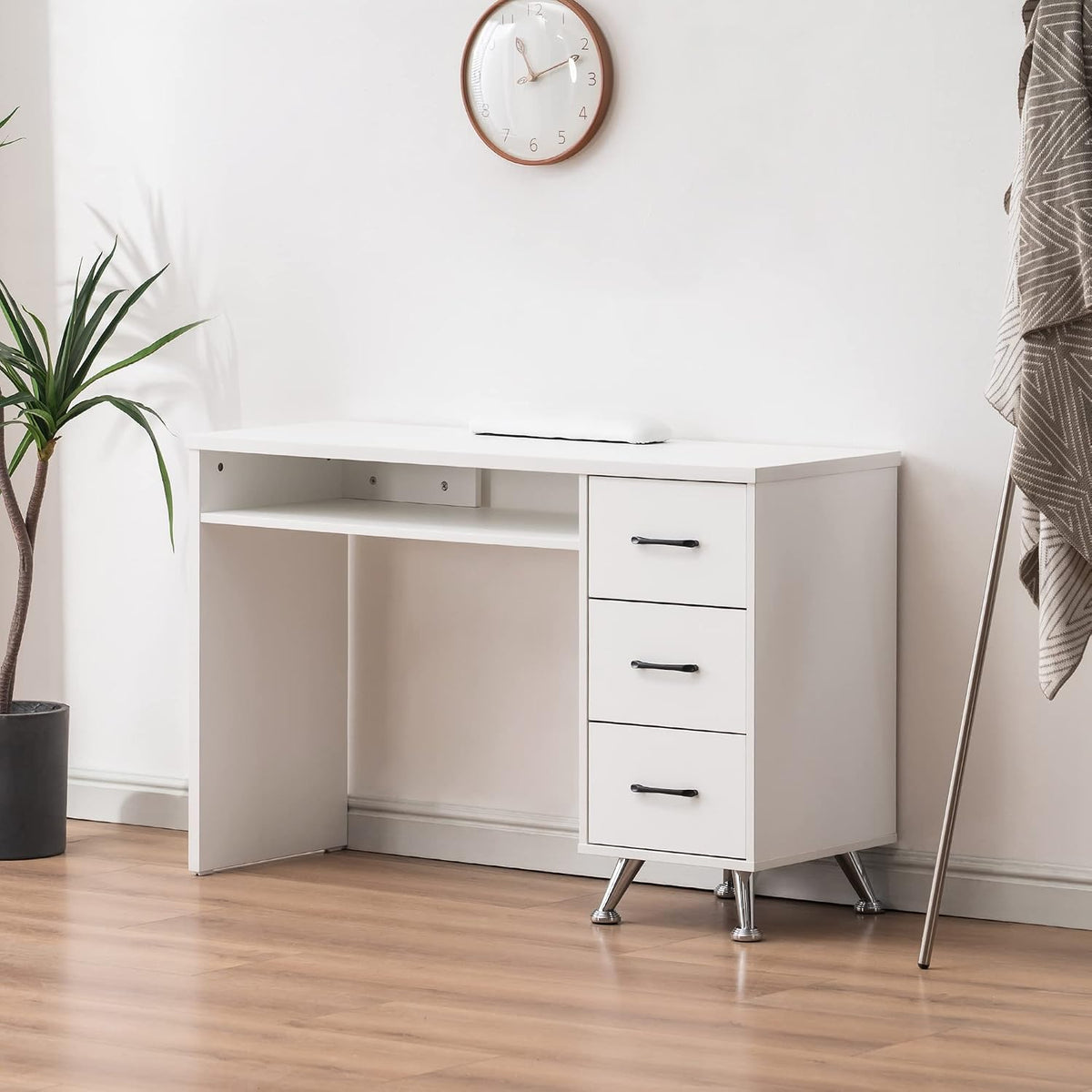 BarberPub Nail Desk with 3 Drawers, Open Space, Wrist Rest White 2655