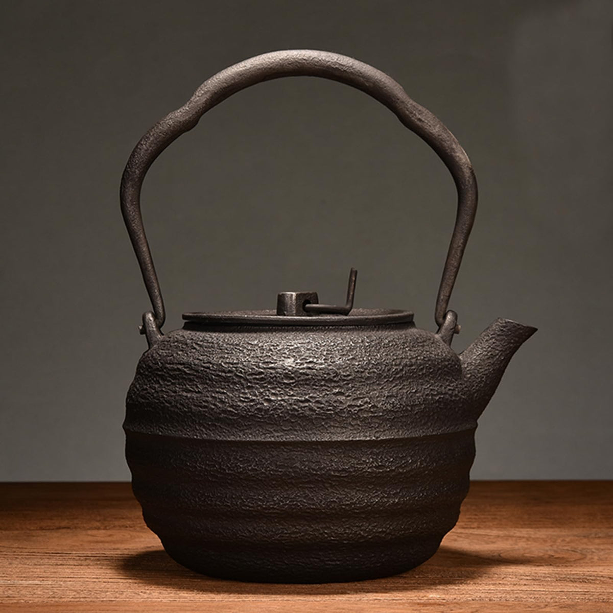 Cast Iron Teapot, Stovetop Safe Tea Kettle With handle, Asian Style Handmade Tea Pot For Home Camping Outdoor Use(1.2L, BlackB)