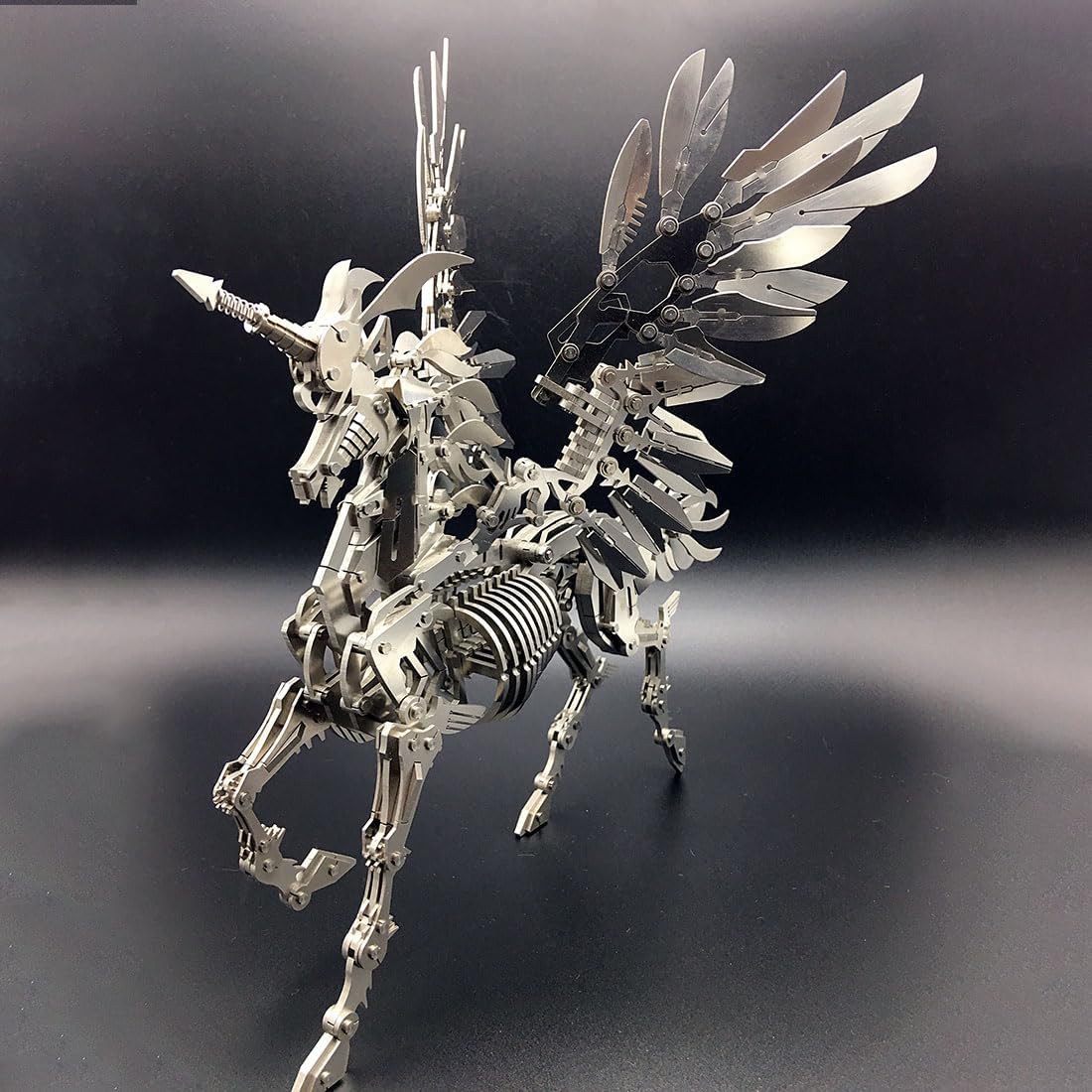 Mythical Unicorn 3D Metal Puzzle Model for Adults, DIY Animal Sculpture 3D Model Kit Immersive Creative Building Model Art Desk Decor (559+PCS)