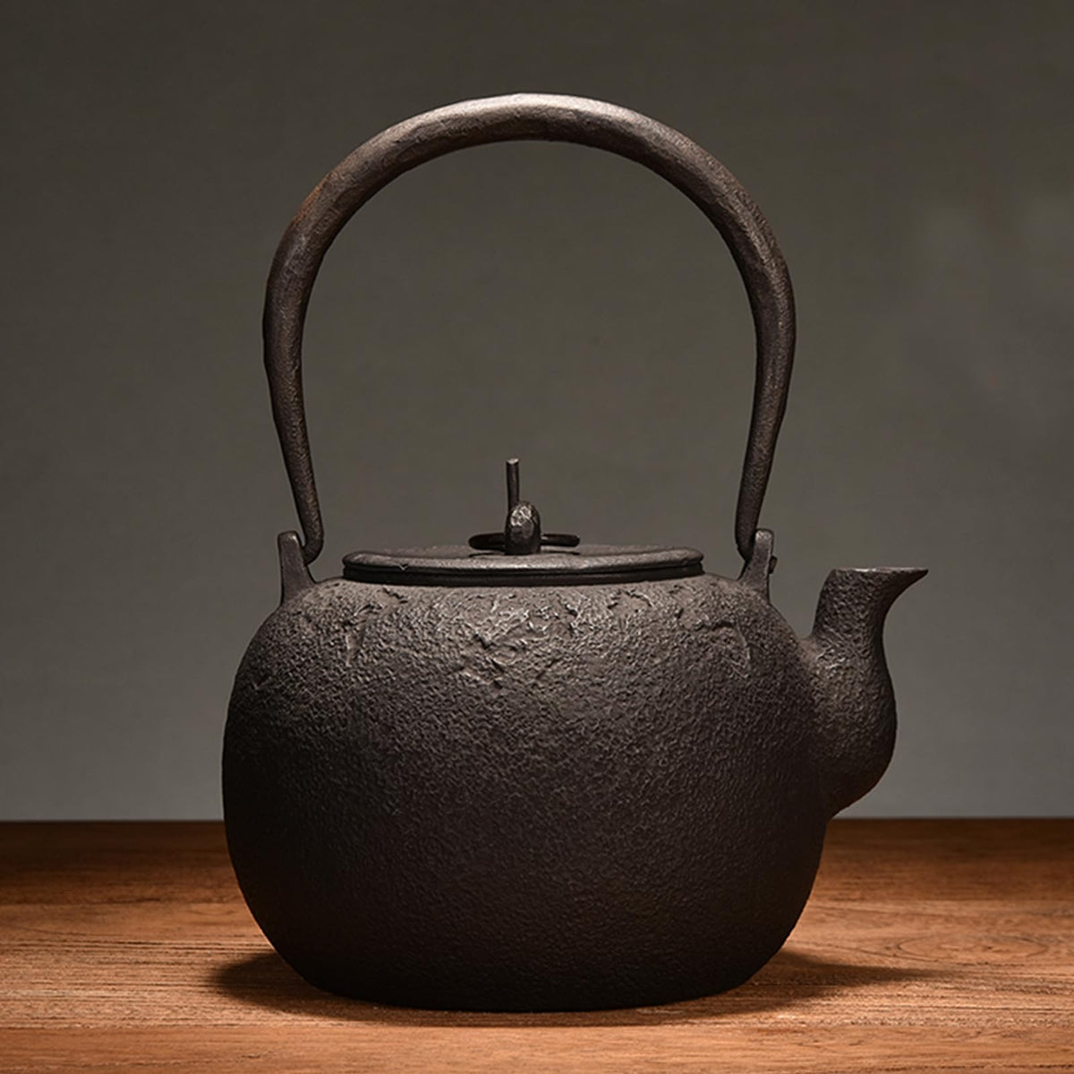 Cast Iron Teapot, Stovetop Safe Tea Kettle With handle, Asian Style Handmade Tea Pot For Home Camping Outdoor Use(0.9L, BlackK)