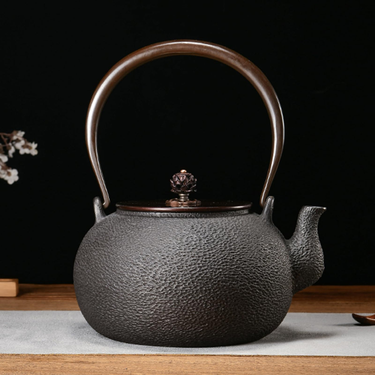 Cast Iron Teapot, Stovetop Safe Tea Kettle With handle, Asian Style Handmade Tea Pot For Home Camping Outdoor Use(1.2L, BlackB)