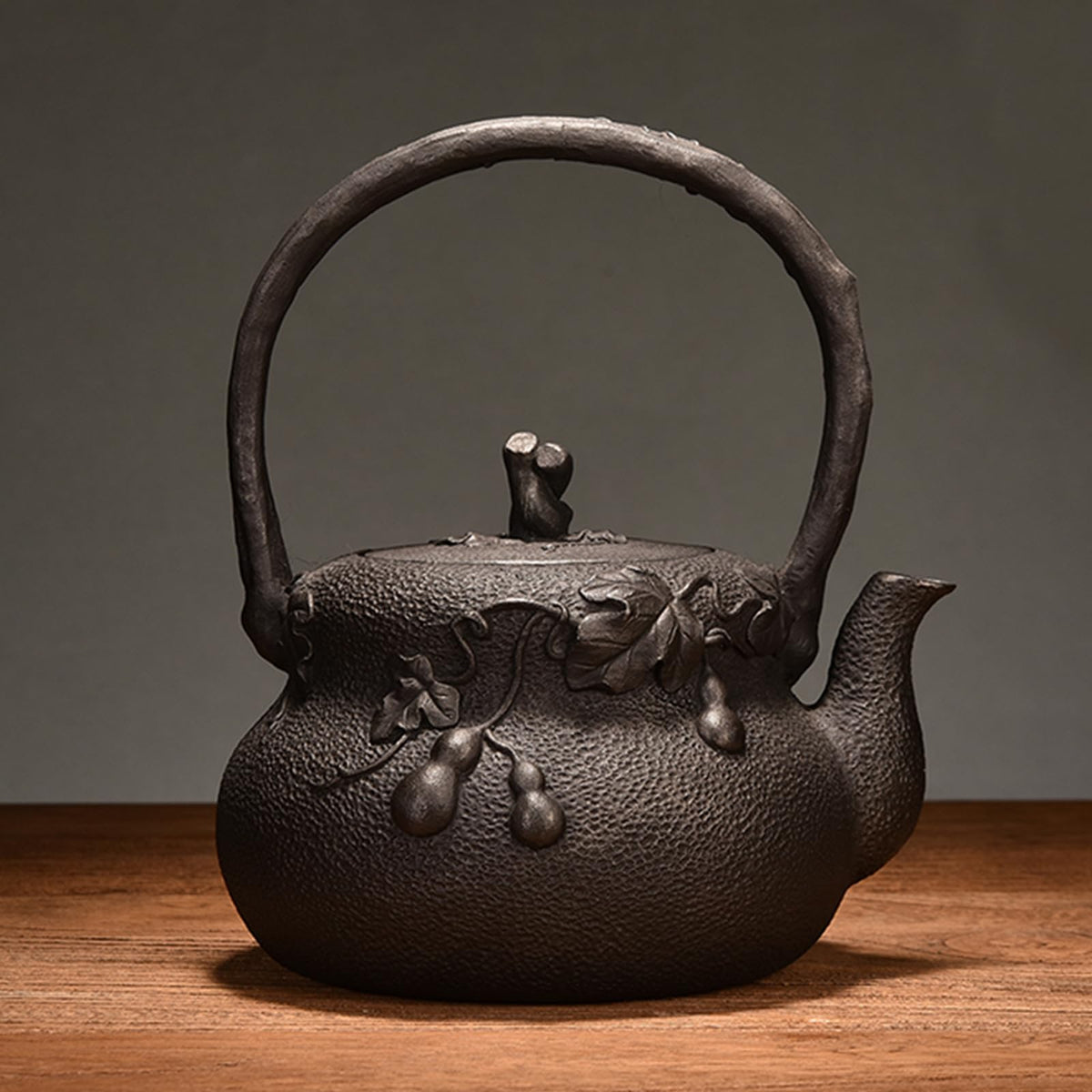 Cast Iron Teapot, Stovetop Safe Tea Kettle With handle, Asian Style Handmade Tea Pot For Home Camping Outdoor Use(0.9L, BlackU)