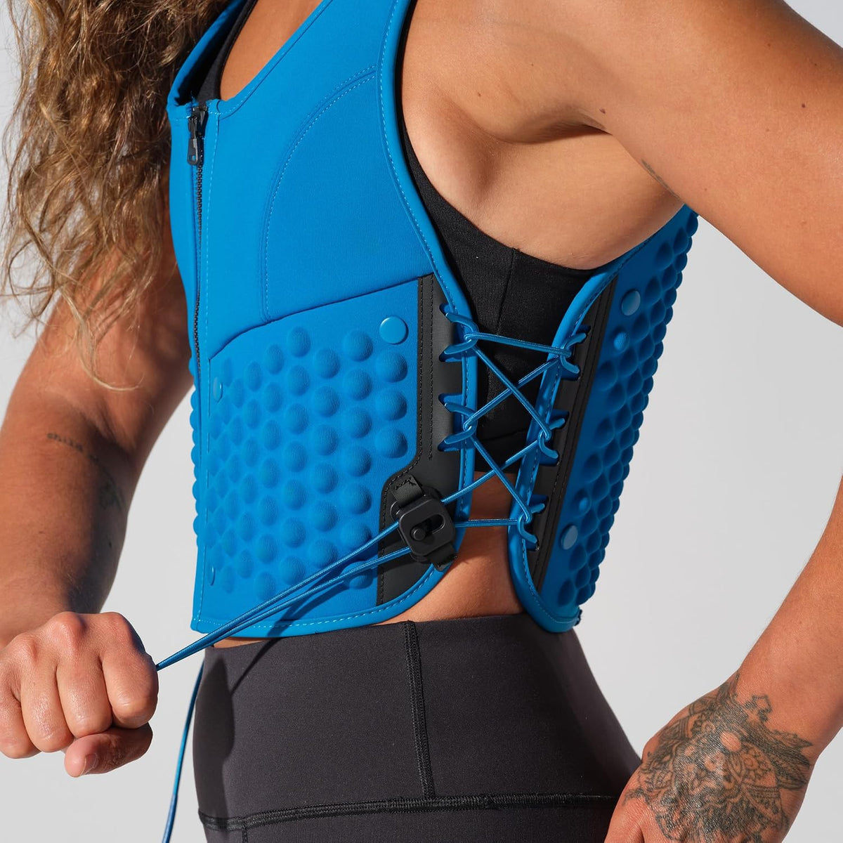 OMORPHO Women’s G-Vest Icon, 6 lb (up to 12 lb with optional G-Pack, sold separately), low-profile, fully adjustable comfort fit for hiking, walking, running, and training.
