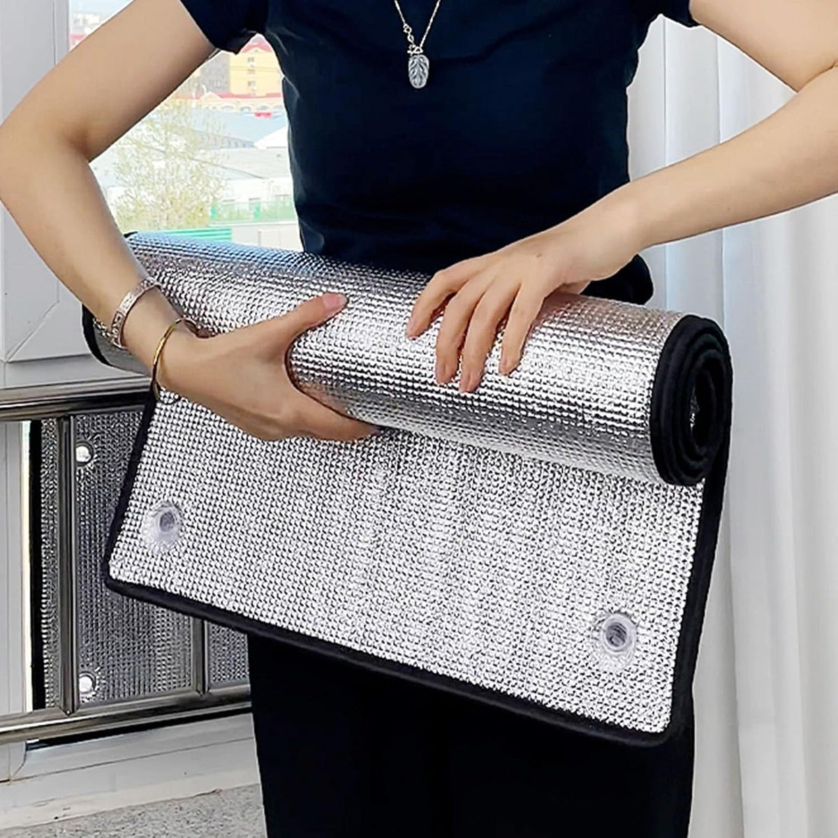 Aluminum Foil Uv Reflective Cooling Window Cling with Suckers, 21'' x 79'' Indoor Room Cooling Window Shades/Anti Sun Protection Film for Rv Camper Heat Blocking, Bubble Heat Shield Sheet