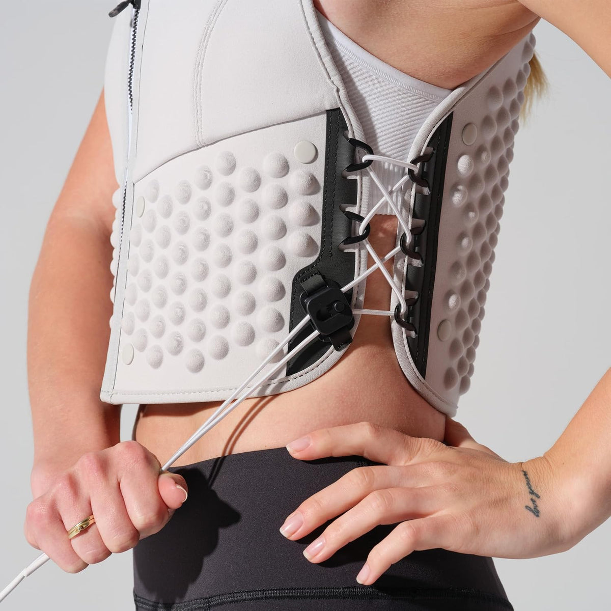 OMORPHO Women’s G-Vest Icon, 6 lb (up to 12 lb with optional G-Pack, sold separately), low-profile, fully adjustable comfort fit for hiking, walking, running, and training.