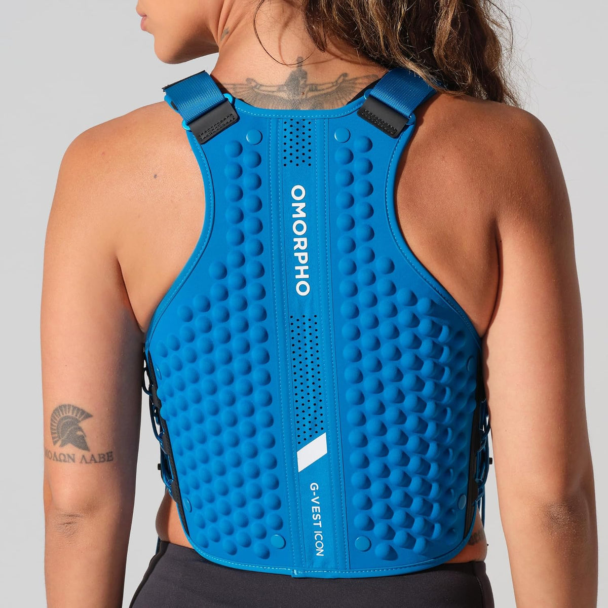 OMORPHO Women’s G-Vest Icon, 6 lb (up to 12 lb with optional G-Pack, sold separately), low-profile, fully adjustable comfort fit for hiking, walking, running, and training.