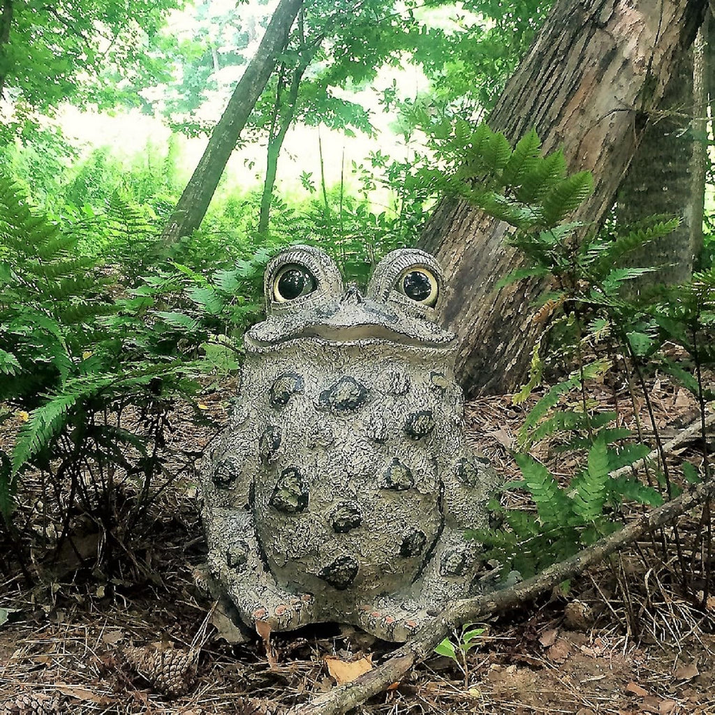SUNGUARD Whimsical Toad Hollow Tall Stretch Jumbo Garden Frog Statues-Natural Brown