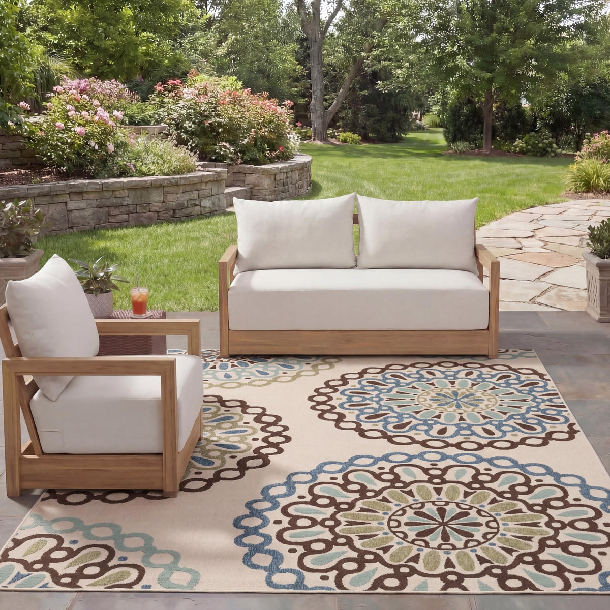 SAFAVIEH Washable Rug Outdoor Veranda Collection - 8' x 11', Cream & Blue, Non-Shedding & Easy to Clean, Ideal for Patio, Backyard, Mudroom (VER092-0615)