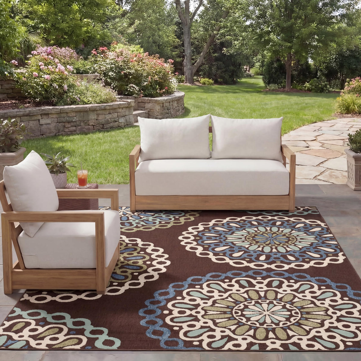 SAFAVIEH Washable Rug Outdoor Veranda Collection - 8' x 11', Cream & Blue, Non-Shedding & Easy to Clean, Ideal for Patio, Backyard, Mudroom (VER092-0615)