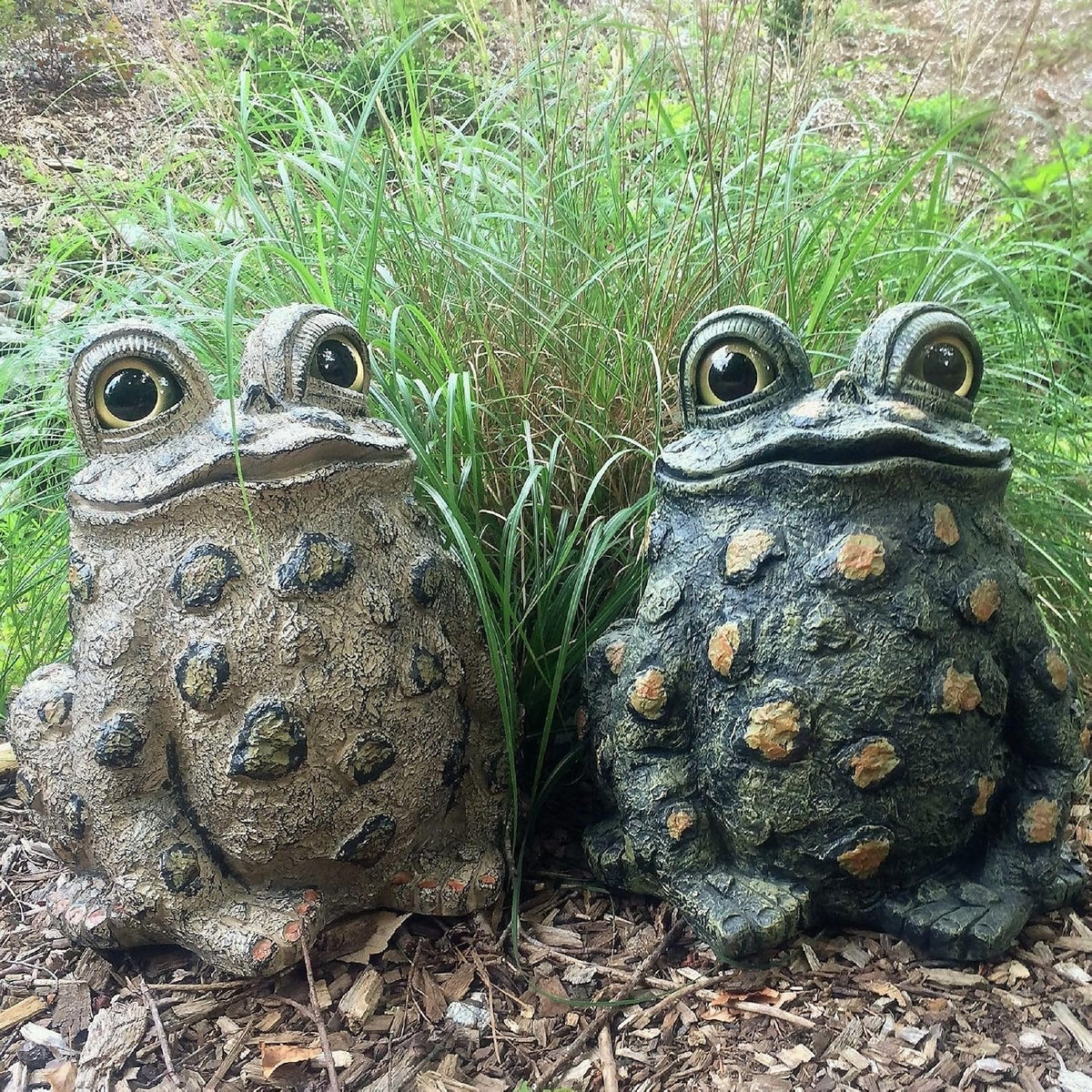 SUNGUARD Whimsical Toad Hollow Tall Stretch Jumbo Garden Frog Statues-Natural Brown