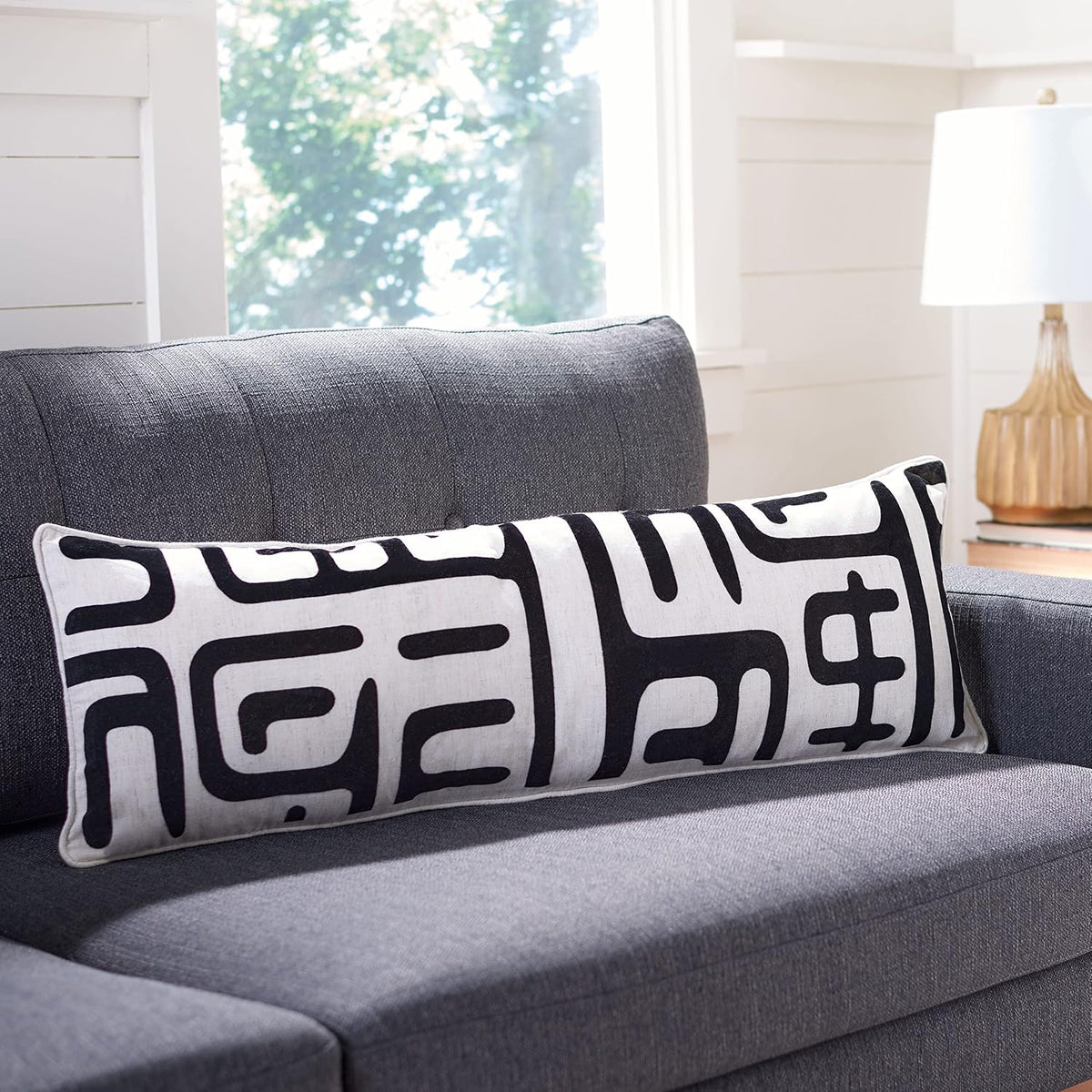 SAFAVIEH Maize Modern Throw Pillows Set of 2, 24x24 Black PIL162A-2424-SET2