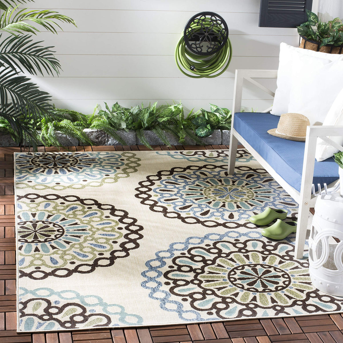 Safavieh Veranda Collection 6'7" x 6'7" Round Cream/Blue VER092 Boho Floral Indoor/Outdoor Non-Shedding Easy Cleaning Patio Backyard Porch Deck Mudroom Area Rug